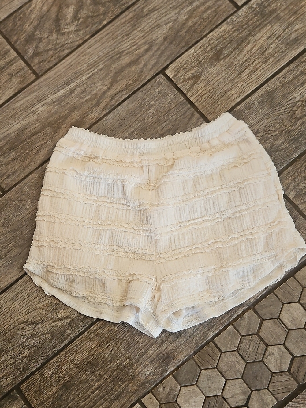 Listicle Cream Lace Ruffled High-Waist Shorts Size Small New No Tags